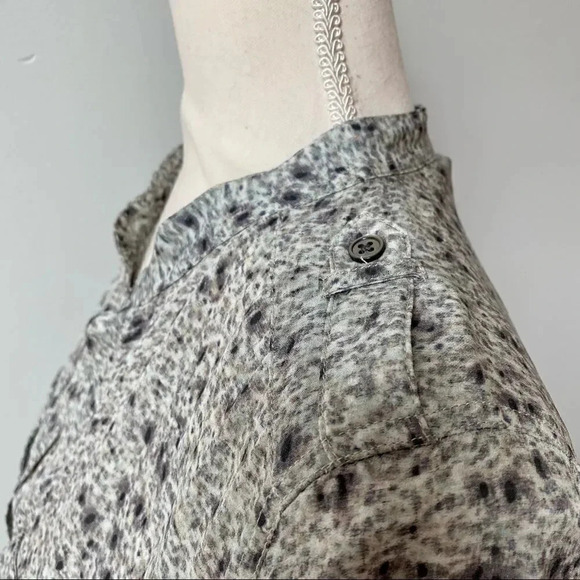 Elizabeth and James Silk Blouse Abstract Print Button Front Long Sleeve Medium - Picture 9 of 16